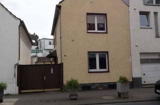 Haus kaufen in 50996 Rodenkirchen, Wohnhaus mit Doppelgarage in hervorragender Lage im Stadtteil Rodenkirchen