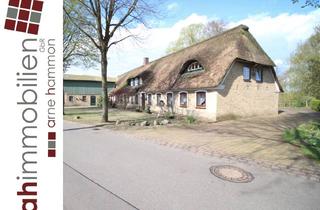 Haus kaufen in Ulmenallee 40-42, 24852 Langstedt, Charmantes Reetdach-Zweifamilienhaus mit traumhaftem Garten in Langstedt zu verkaufen