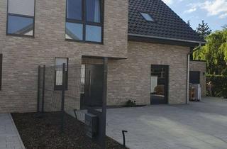 Doppelhaushälfte kaufen in Maatepatt, 49152 Bad Essen, Stilvolle Doppelhaushälfte mit großem Garten, Doppelgarage und ausgebautem Dachboden!!!