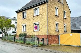 Haus kaufen in 65527 Niedernhausen, Niedernhausen - Freistehendes Wohnhaus mit 2 Wohneinheiten und Nebengebäude