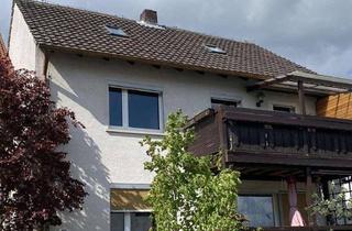 Wohnung kaufen in 96103 Hallstadt, Wohnung zentral gelegen im ersten Stock mit sonnigem Balkon