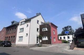 Haus kaufen in Gasthausstr. 39a, 52249 Eschweiler, 3 Familienhaus mit Garten und Balkonen, 3 Garagen