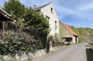 Haus kaufen in 97342 Seinsheim, Wohnhaus mit Nebengebäude und 3 Garagen in Seinsheim OT Triefenstockheim