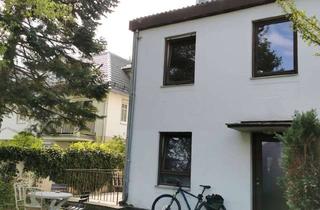 Doppelhaushälfte kaufen in 81827 Trudering-Riem, Schöne 8-Zimmer-Doppelhaushälfte in München Waldtrudering