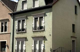 Haus kaufen in 66121 Saarbrücken, Geräumiges 2-3 Familienhaus mit Potenzial in Schafbrücke