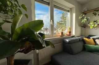 Wohnung kaufen in 80939 München, München - Renovierte 2 Zimmer Wohnung mit großer Küche und guter Anbindung