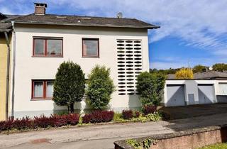 Haus kaufen in 54293 Trier, Trier - Zweifamilienhaus mit 2 Eigentumswohnungen, 7 Zimmern, ca. 146 m2 Wohnfläche, 2 Balkone, schönem Garten und 2 Garagen