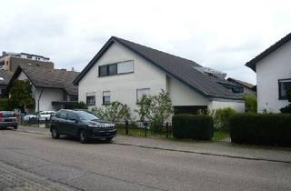 Haus kaufen in 76297 Stutensee, Stutensee - Stutensee-Blankenloch - Großes Zweifamilienhaus mit einer freien Wohnung