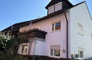 Haus kaufen in 91325 Adelsdorf, Adelsdorf - Ein- Zweifamilienhaus mit 190 m² Wohnfläche , 283m² Grund, große Scheune, im Herzen von Adelsdorf.