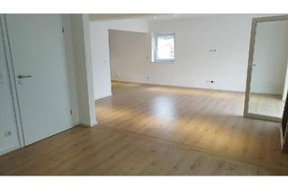 Wohnung kaufen in 84478 Waldkraiburg, Waldkraiburg - Exklusive 4-Zimmer-Dachgeschosswohnung mit Balkon und Einbauküche