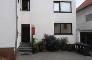 Wohnung mieten in Münchhofpforte, 55270 Essenheim, Weinort Essenheim: 2-Zi.-Whng. mit Fernblick, Wfl. ca. 65 qm, EBK, Wohnzi. 33qm, 1.OG