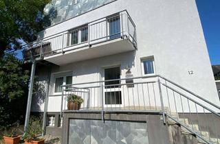 Anlageobjekt in 41564 Kaarst, 3-Parteien Mehrfamilienhaus mit Terrasse und Garten - hochwertig modernisiert