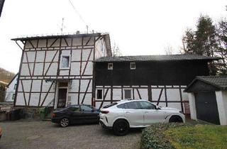 Haus kaufen in 51645 Gummersbach, Zweifamilienhaus mit Nebengebäude Garage Innenhof großes Grundstück in Gummersbach