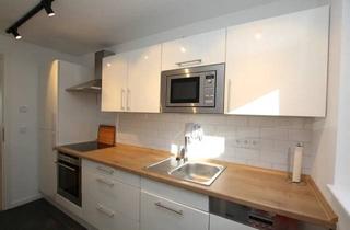 Wohnung mieten in Alexander-Zinn-Straße, 22607 Hamburg, Möblierte Unterkunft in einer schönen Villa