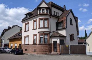 Haus kaufen in 67065 Ludwigshafen, Ludwigshafen - Zweifamilienhaus (Mehrgenerationenhaus) in zentraler, ruhiger Lage mit Garagen und Garten