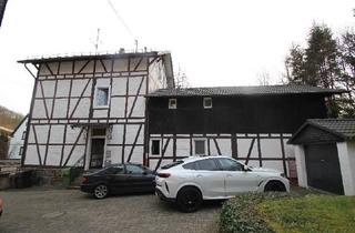 Haus kaufen in 51645 Gummersbach, Gummersbach - Zweifamilienhaus mit Nebengebäude Garage Innenhof großes Grundstück in Gummersbach