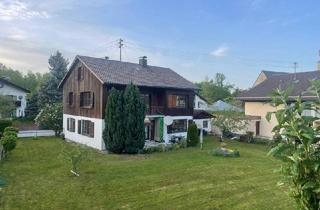 Haus kaufen in 83098 Brannenburg, Brannenburg - Freistehendes Zweifamilienhaus in Brannenburg - EG vermietet -