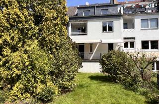 Haus kaufen in 41464 Neuss, Nähe stadtgarten: Zweifamilienhaus mit schönem Garten und Garage / stark renovierungsbedürftig/