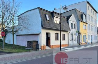 Haus kaufen in 06366 Köthen, Teilsaniertes Wohnhaus mit Anbau und Nebengebäude am Stadtzentrum - Friedenspark vor der Tür!