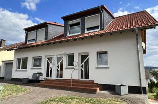 Haus kaufen in Buchenweg, 37688 Beverungen, Attraktives Dreifamilienhaus mit Erbbaurecht und voller Vermietung – Ideale Investitionsmöglichkeit!