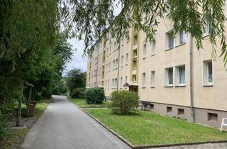 Wohnung mieten in Albert-Schweitzer-Ring 25, 08112 Wilkau-Haßlau, Lust auf 1. OG mit Balkon und Dusche?