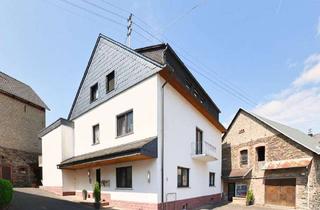 Haus kaufen in 56337 Arzbach, 3-Familien Wohnhaus mit Terrasse, 2 Nebengebäuden, Garagen und Innenhof im Ortskern von Arzbach