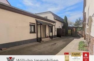 Doppelhaushälfte kaufen in 04509 Krostitz, Krostitz - Schöner Garten | 1-2-Familien-Haus in guter Lage! | renovierungsbedürftig | Garage