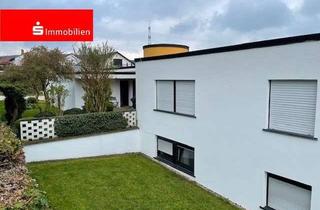 Haus kaufen in 65597 Hünfelden, Außergewöhnlicher Flachdachbungalow mit zwei Wohneinheiten in toller Lage von Kirberg