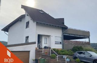 Mehrfamilienhaus kaufen in 56412 Heiligenroth, Heiligenroth - Dreifamilienhaus mit besonderer Architektur