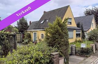 Haus kaufen in 28307 Bremen, Bremen - Ein- oder Zweifamilienhaus auf schönem Grundstück mit Sanierungsbedarf in HB-Arbergen