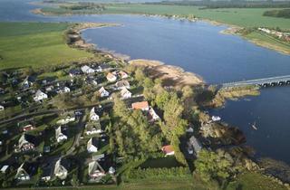 Haus kaufen in 18569 Ummanz, EINMALIG: Wassergrundstück auf der Insel Rügen -EFH mit Fewo + separatem Ferienhaus u.3.800m² Land