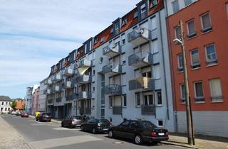 Wohnung mieten in Feldstraße 99-102, 17489 Südliche Mühlenvorstadt, Helles WG-Zimmer mit Einbauküche, auch mit Balkon.
