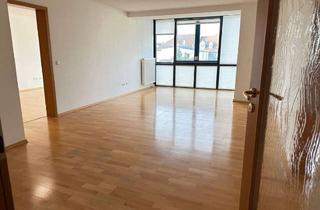 Wohnung kaufen in 94469 Deggendorf, Großzügige 3 Zi.-Wohnung m. Wintergarten u. Aufzug in ruhiger Zentrumslage