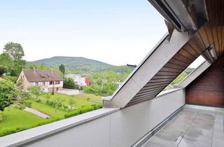 Wohnung kaufen in 76532 Oos, Sonnendurchflutete 3-Zimmer-Dachgeschosswohnung mit traumhafter Dachterrasse und Balkon