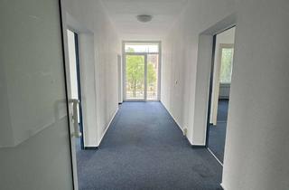 Büro zu mieten in Ulmenstraße 12, 23966 Altstadt, Großes Büro mit Stellplätzen oder Garage