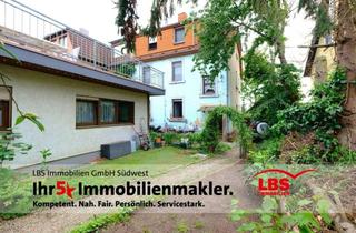 Haus kaufen in 76187 Knielingen, MFH + EFH: Vielseitiges Anwesen in Knielingen!