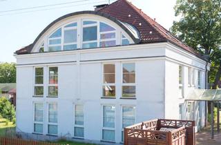 Wohnung kaufen in Stromstraße, 12526 Berlin, BEZUGSFREI AB 01.9.24 : 3 Zim. 99,04m²-DG-Wohnung, Kamin, Terrasse, EBK