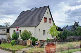 Einfamilienhaus kaufen in 06193 Löbejün, Teilmodernisiertes Einfamilienhaus mit überdachter Terrasse, Nebengelass, Garage + großem Grundstück