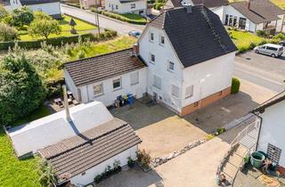 Haus kaufen in 57641 Oberlahr, Zweifamilienhaus mit Garage, Innenhof und großem Grundstück in Oberlahr!