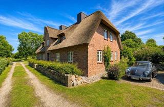 Haus kaufen in 25938 Wrixum, Reedecktes Doppelhaus (1x Ferienwohnung, 1x Wohnung) in attraktiver Lage