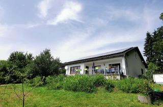 Haus kaufen in 94530 Auerbach, Nh. Hengersberg/„Alpenblick“: Bungalow mit 1.280 m2 Grund, PV-Anlage+ruhiger Waldrandlage/Fernsicht!