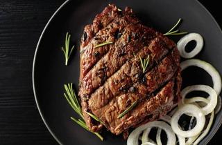 Gastronomiebetrieb mieten in 13059 Neu-Hohenschönhausen, Doppelstöckiges Restaurant mit großer Terrasse und Parkplätzen in attraktiver Ecklage