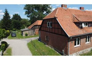 Haus kaufen in Lindhorst 11, 17337 Uckerland, Ländliches Reihenendhaus mit Garage und Nebengelass