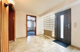 Haus kaufen in 64380 Roßdorf, Zwei Häuser auf einem charmanten Grundstück in Roßdorf - Einmalige Gelegenheit in Altstadtlage