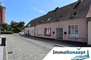 Haus kaufen in 18507 Grimmen, Modernisiertes Stadthaus mit ca. 263m² Wfl., Terrasse, pflegeleichtes Grdst. & 2 WE in Grimmen!