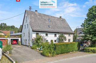 Doppelhaushälfte kaufen in 88630 Pfullendorf, Haus mit Potential - drei Wohneinheiten, Doppelgarage und Garten