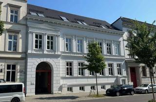 Garagen mieten in Karl-Marx-Platz 17, 17489 Innenstadt, Stellplatz zentrumsnah zu vermieten