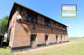 Mehrfamilienhaus kaufen in 18209 Hohenfelde, Mehrfamilienhaus in Hohenfelde mit Halle und Gewerberäumen