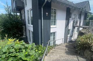 Haus kaufen in 34212 Melsungen, Melsungen: Stilvolles Zweifamilienhaus mit Dachloggia, stylischen Balkonen und tollem Garten