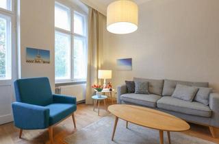 Wohnung kaufen in Mauerpark, 10439 Berlin, Nahe Mauerpark: bezugsfreie & möblierte 2,5 Zimmer Altbauwohnung mit Balkon zu verkaufen